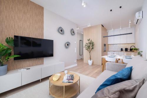 Instalações, Air-conditioned Apartment with Parking Near Spodek by Renters Prestige in Bogucice