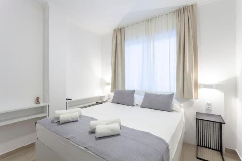 Quadruple Room with Balcony image 3