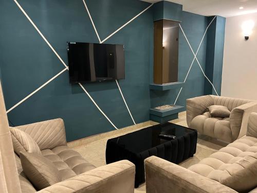 One-Bedroom Apartment image 1