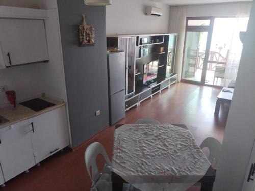 Whait Coast Apartments 8 m from the sea 105m2 the first line in Kavarna
