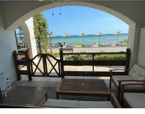 Whait Coast Apartments 8 m from the sea 105m2 the first line in Kavarna