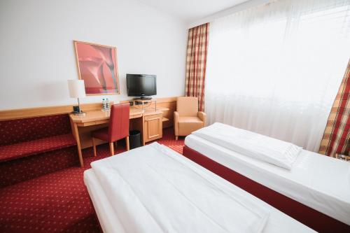 Budget Double Room image 4