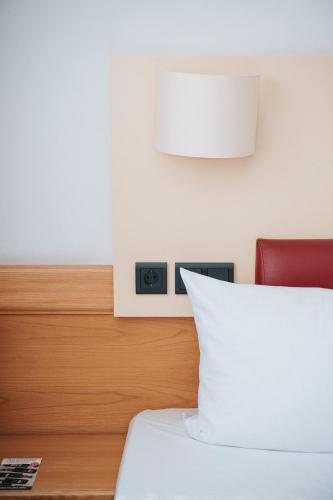 2 twin beds