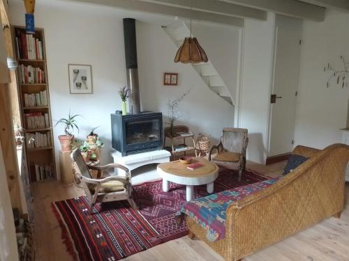 Petite maison coeur village gîte à louer Bresquéjouls