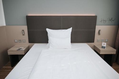 Queen Room image 8