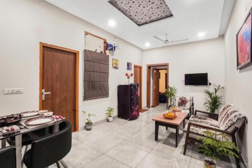 Homlee-Luxurious 2BHK-Dilshad Metro- Ground Floor - Ghazipur