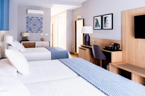 Hotel Puerta del Mar - Adults Recommended Room Type - Triple Room