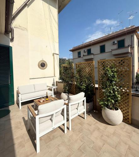 Spacious Apt with Private Terrace near the Vatican - Casa Vacanze Romane, Rom