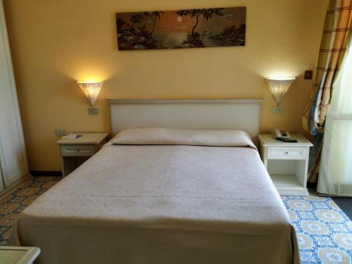 Standard Double Room image 10