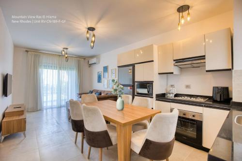 주방, Mountain View Luxury Garden Chalet - North Coast in 자위야트 아일라트 누