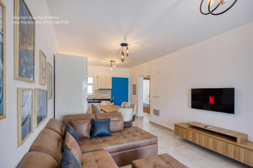 공용 라운지/TV 시청 구역, Mountain View Luxury Garden Chalet - North Coast in 자위야트 아일라트 누