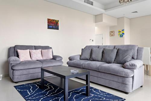 Luxurious 3-Bedroom Villa with Private Garden, Dubai (foto 8)