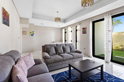 Luxurious 3-Bedroom Villa with Private Garden, Dubai (foto 3)