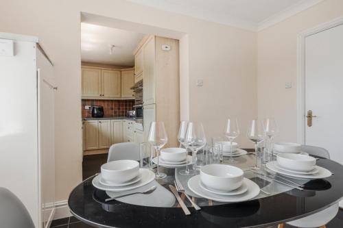 Facilities, Cosy Speke 3Bed Retreat with Parking in Liverpool Airport