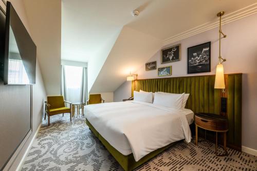 room detail thumbnail 1