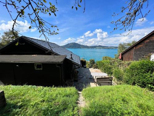 Exklusiver Seetraum am Attersee direkt am See in Weyregg Am Attersee