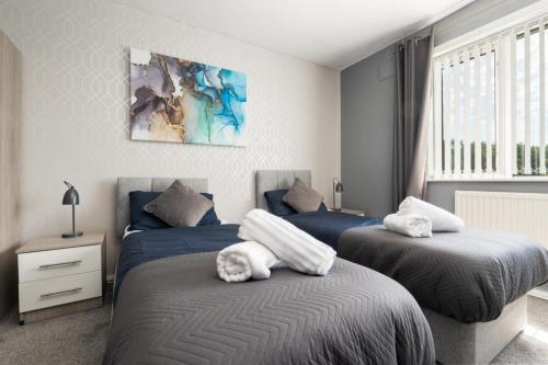 Group Stay Sleeps 8 Speke