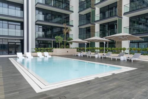 Elegant 2 Bedroom Apartment -Binghatti Emerald JVC - image 6