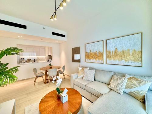 Luxe 2br With Fast Wi-fi Parking, Gym And Pool!, Dubai