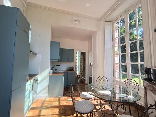 Grande maison 18ème avec parc (Grande maison 18eme avec parc) in Unverre