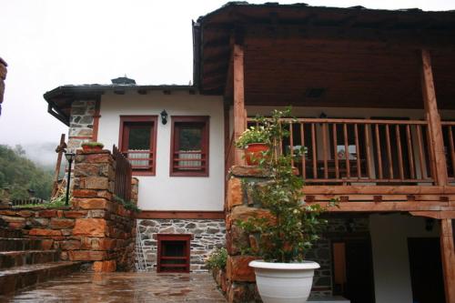 Complex Kosovo Houses - image 4