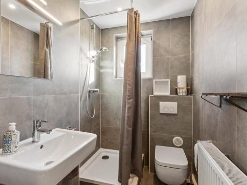 ฝักบัว, Sali Homes -Business Stay-Rheinische Gemütlichkeit (Sali Homes -Business Stay-Rheinische Gemutlichkeit) in เคลเฟ