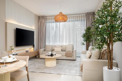 Stylish 1BR Apartment near Burj Khalifa and Dubai Fountain, Downtown, Дубай (фото 4)