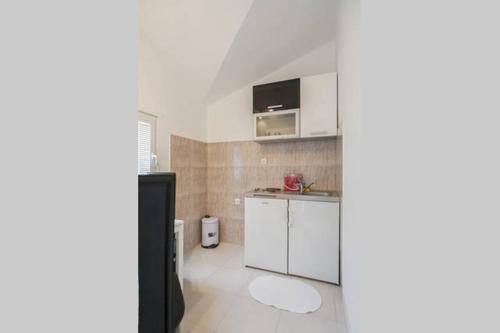Studio with Balcony image 8