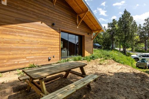 Viesnīcas āriene, Le Chalet Écureuil et Marmotte (Le Chalet Ecureuil et Marmotte) in Eyne ciems