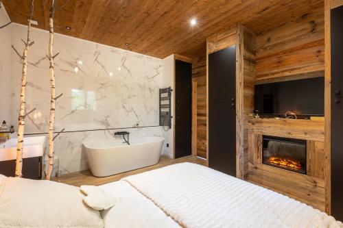 Vannas istaba, Le Chalet Écureuil et Marmotte (Le Chalet Ecureuil et Marmotte) in Eyne ciems