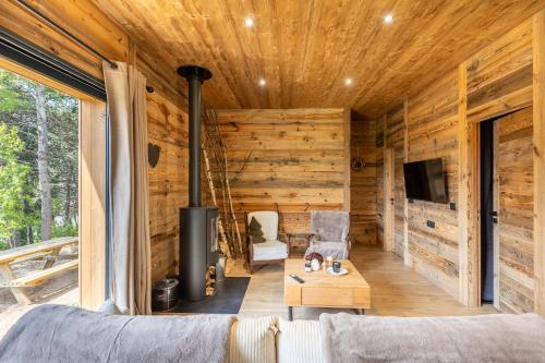 Koplietošanas atpūtas telpa ar TV, Le Chalet Écureuil et Marmotte (Le Chalet Ecureuil et Marmotte) in Eyne ciems