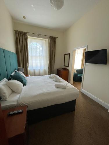 Standard Suite image 7