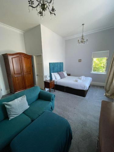 Standard Suite image 6