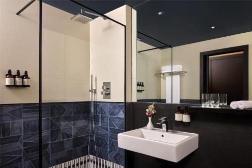 room detail thumbnail 2