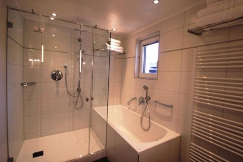 2 bedrooms, 3 beds