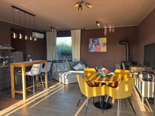 Vacation home, private pool & whirpool jacuzzi outhouse377 in Jesenovec