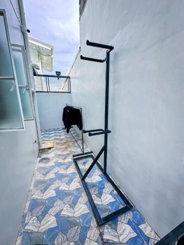 Balcony/terrace, Pool and Pillows in Mariveles