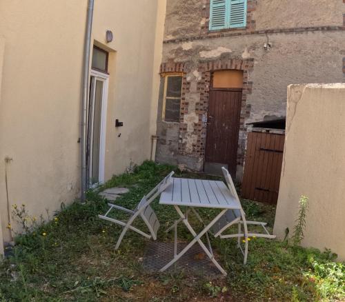 Skats, Grand T2 sur Cour in Bougligny