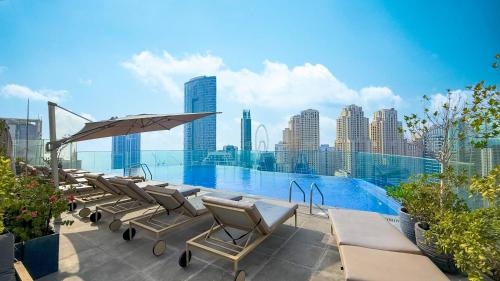 LUXE Rooftop Infinity Pool 5 Mins to JBR Dubai Marina View, Дубай (фото 4)