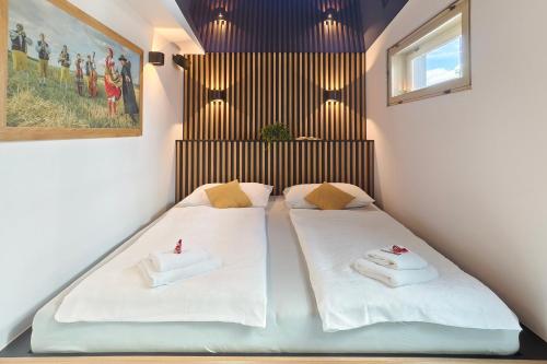 Hotel Zlatá Včela - image 2
