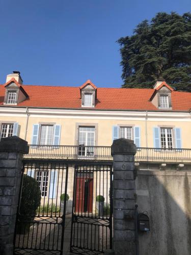 Chambre - Maison de Maître du XVIIè (Chambre - Maison de Maitre du XVIIe) in Saint-Pé-de-Bigorre