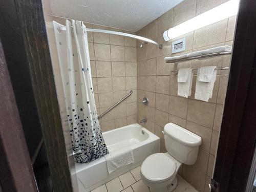 Raintree Inn - image 8