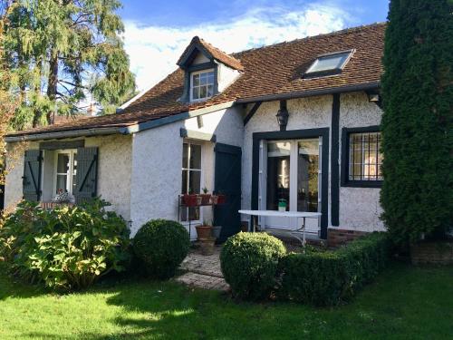 Maison de village avec grand jardin gîte à louer Chaumont-sur-Tharonne