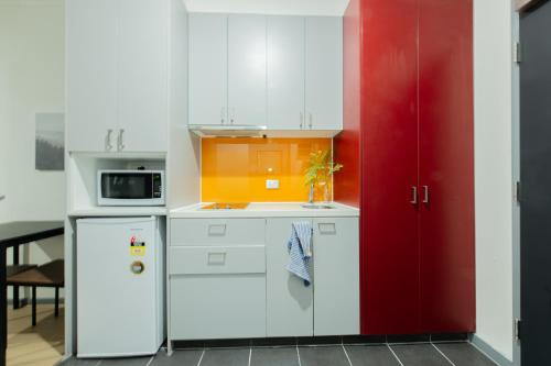 مطبخ, Melbourne Studio Apartments Hotel - 138 Elgin Carlton in Carlton