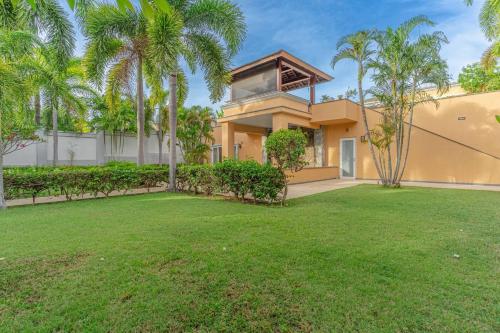 Tropical Luxury 4BR Pool Villa w Game Area