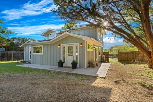 NEW Campfire Cottage River Access Shared Pool in Wimberley (TX)