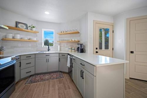 NEW Campfire Cottage River Access Shared Pool in Wimberley (TX)