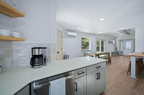 NEW Campfire Cottage River Access Shared Pool in Wimberley (TX)