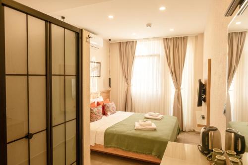 1 queen bed