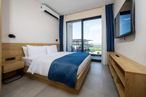 Royal Blue Resort & Residences in Tivat